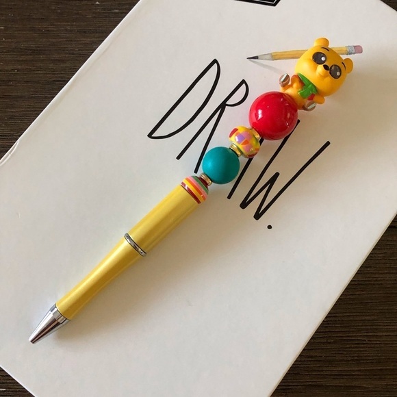 Disney Doorables: Winnie the Pooh: Pooh Bear handmade beaded pen - Picture 2 of 3